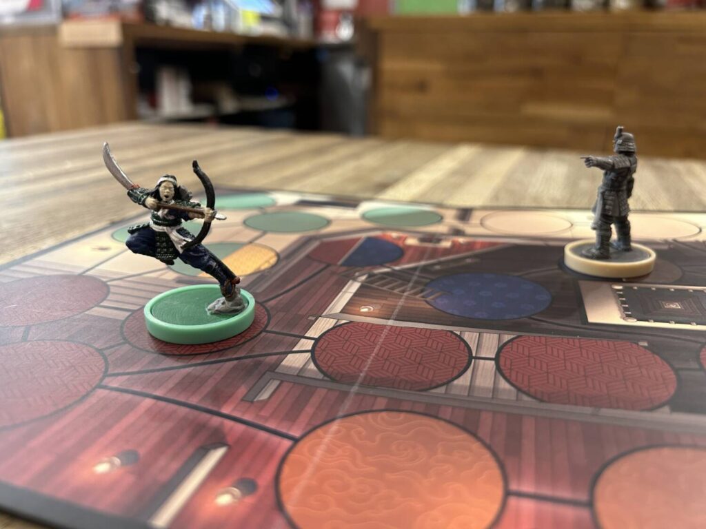 The two included mini-figures on the board.